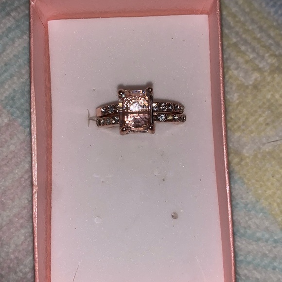 Size 9 ring! - Picture 5 of 8